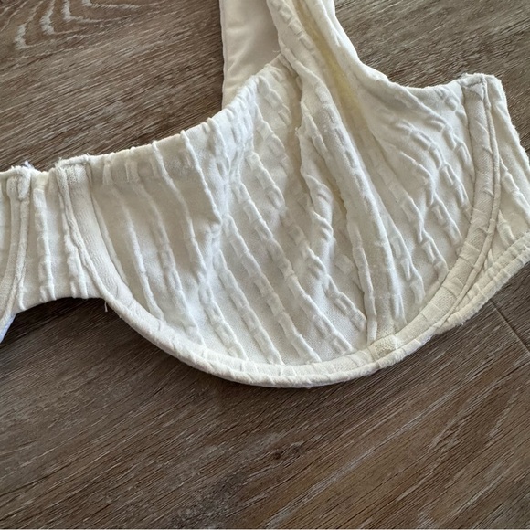 L Space Women's Medium Textured Tori Bikini Top Cream Underwire Demi Cup Beach M - Picture 5 of 8